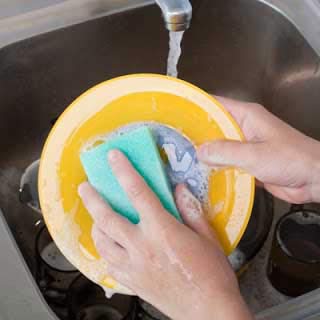 безпечні способи помити посуд