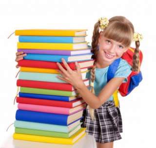 дитина з книгами