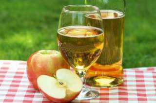 яблучне вино власного виробництва