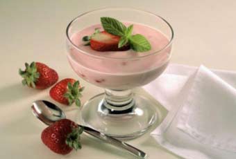 Йогуртова дієта є дуже ефективною в поєднанні з ягодами