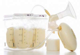 Зціджування і зберігання грудного молока