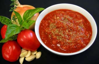 Рецепт соусу для піци часниковий з помідорами