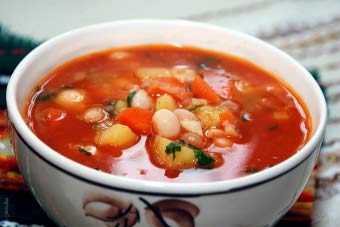 Смачний томатний суп з фасолі