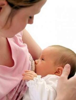 годування дитини грудьми