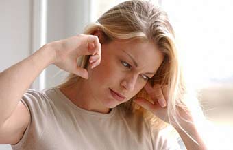 Чому виникає дзвін у вухах?