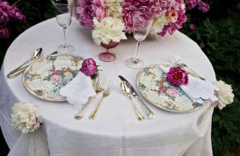 romantic-spring-wedding-outdoor-venue-sweetheart-table-vintage-china__full-carousel